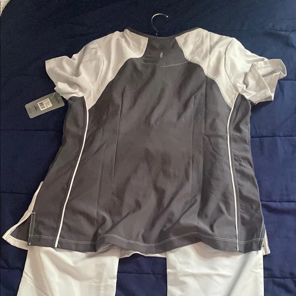 Gray Scrub Set with Pockets - Picture 4 of 8